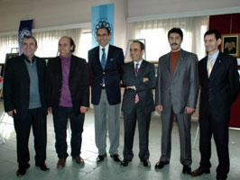 Ressam dostlarıyla...